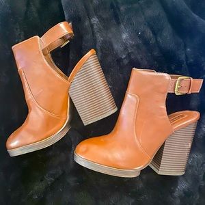 Super comfy, can wear all day at brunch with the girls